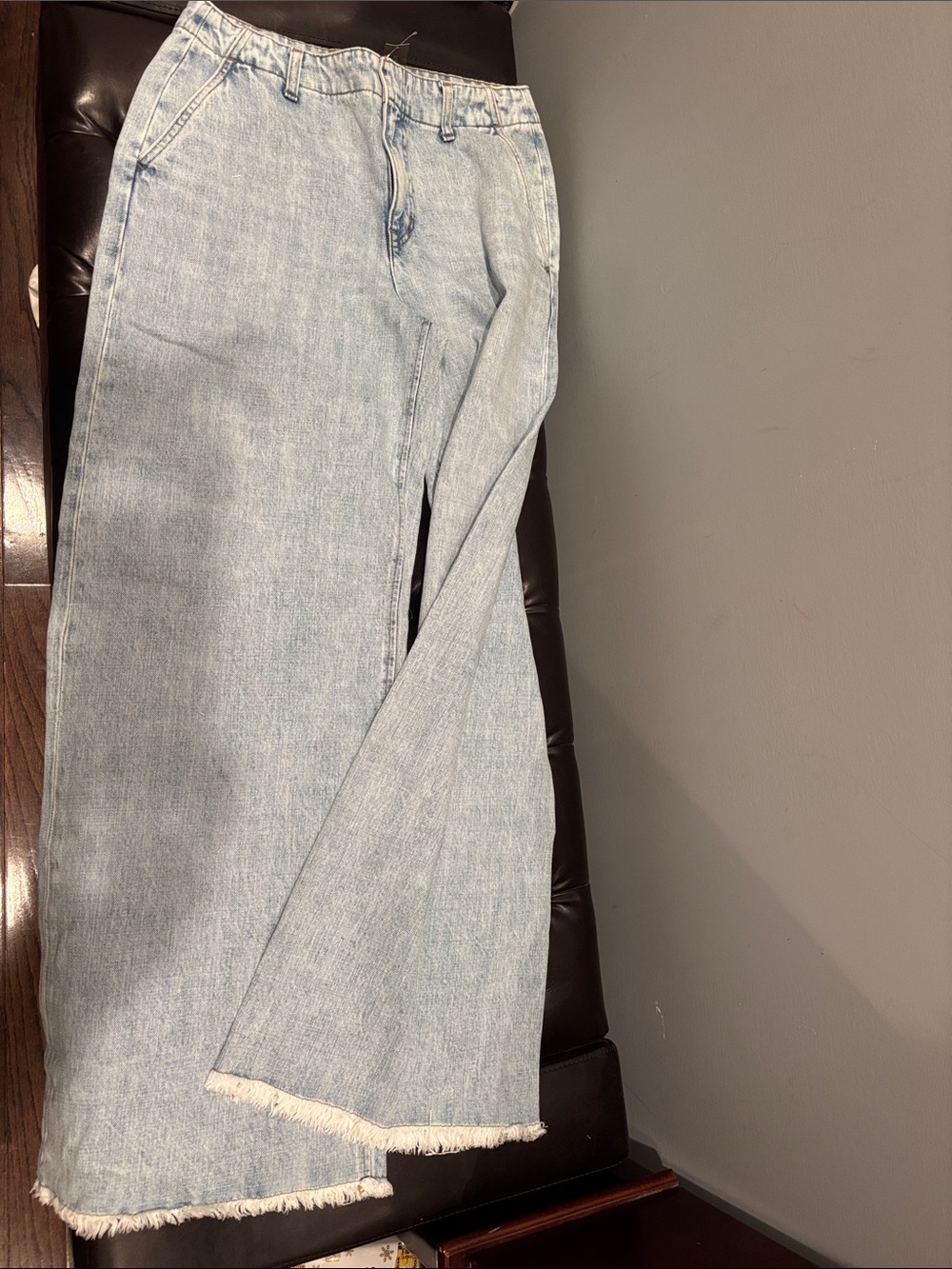 Light Blue Wide Leg Women's Jeans with Frayed Hem